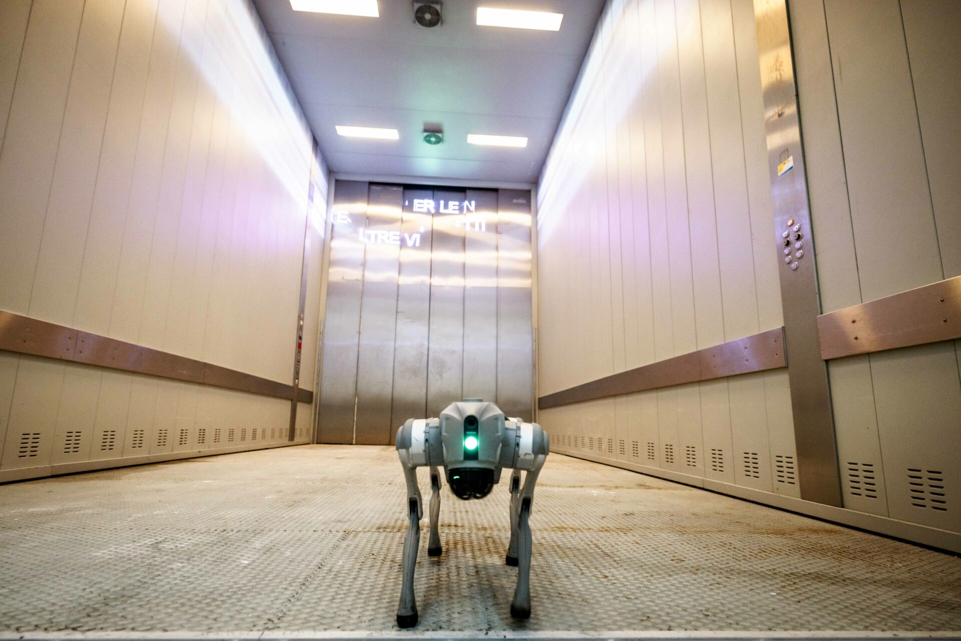 L’arte cyberpunk ed esistenzialista di Riccardo Benassi atterra al MAXXI