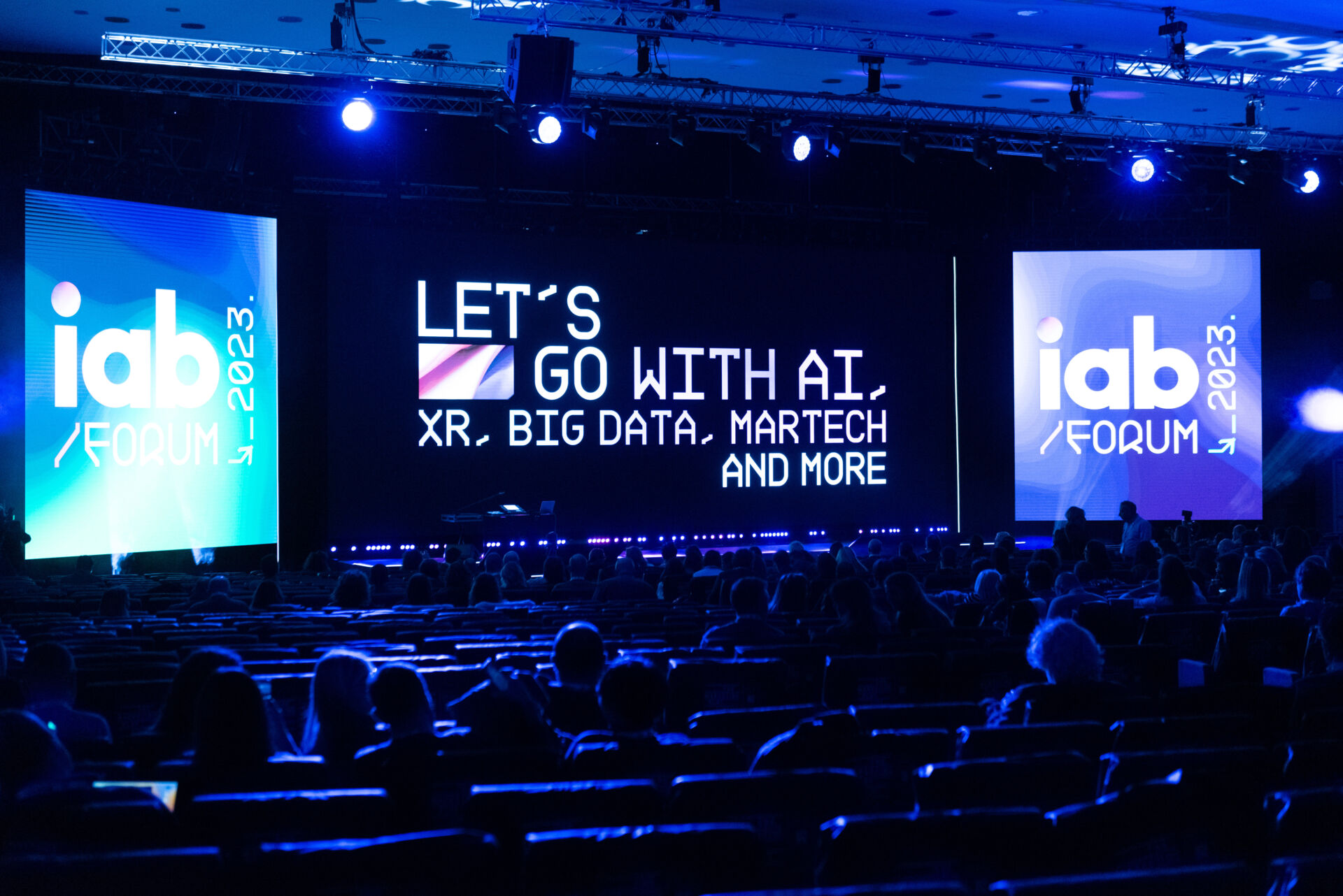 Exceeding Limits: Intersections and the Evolution of Marketing in the Age of AI